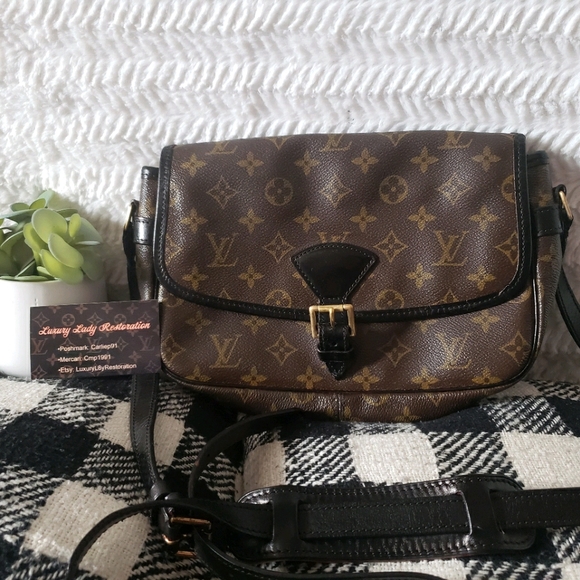 Louis Vuitton Handbags - Authentic Louis Vuitton Sologne Monogram Crossbody